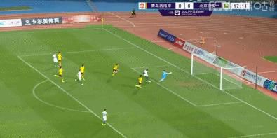 广濑铃饰演四妹咲子，她为了给志向成为拳击冠军的男友提供支持，而成为女服务员。