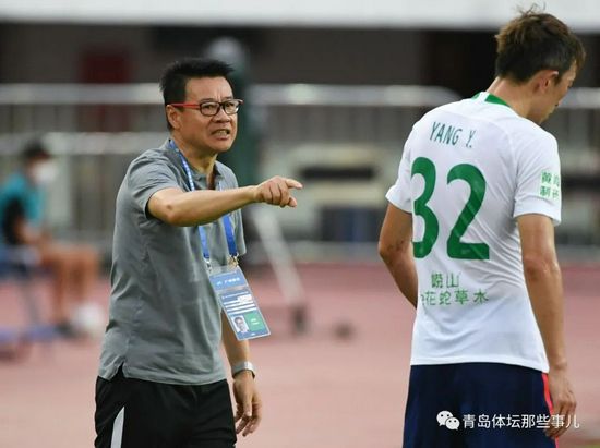目前尚不清楚是什么促使他们决定结束近17年的婚姻。